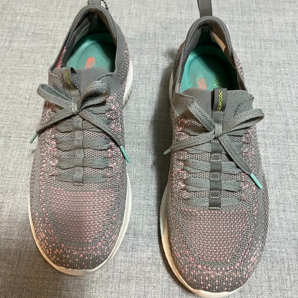 Women's size 8 Sketchers - Picture 3 of 17